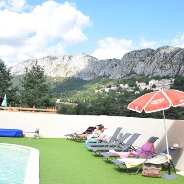 ZEcamping 2 étoiles avec piscine restaurant vue sur le village de Saint Auban - Mobile Home - 26