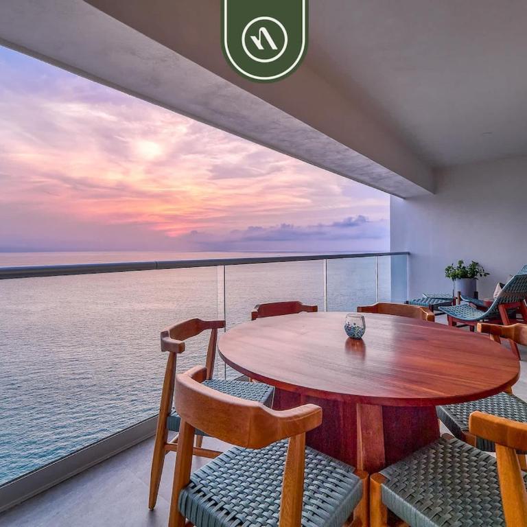 Luxury Oceanfront 3 BR Condo - Pools - Casa - 1
