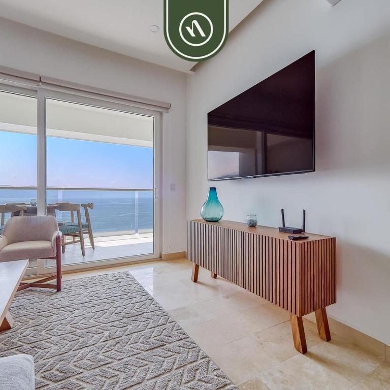 Luxury Oceanfront 3 BR Condo - Pools - Casa - 24