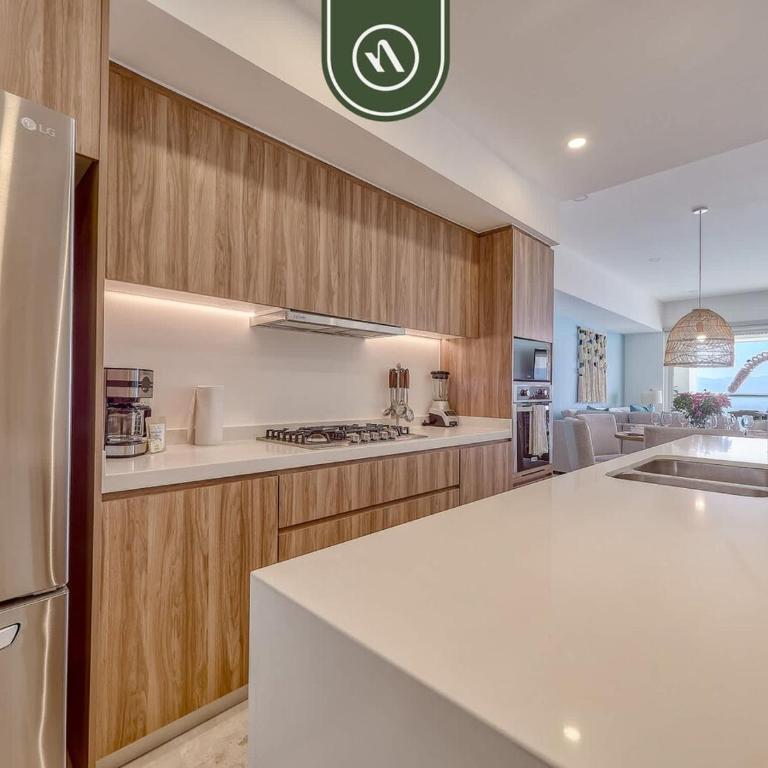 Luxury Oceanfront 3 BR Condo - Pools - Casa - 33