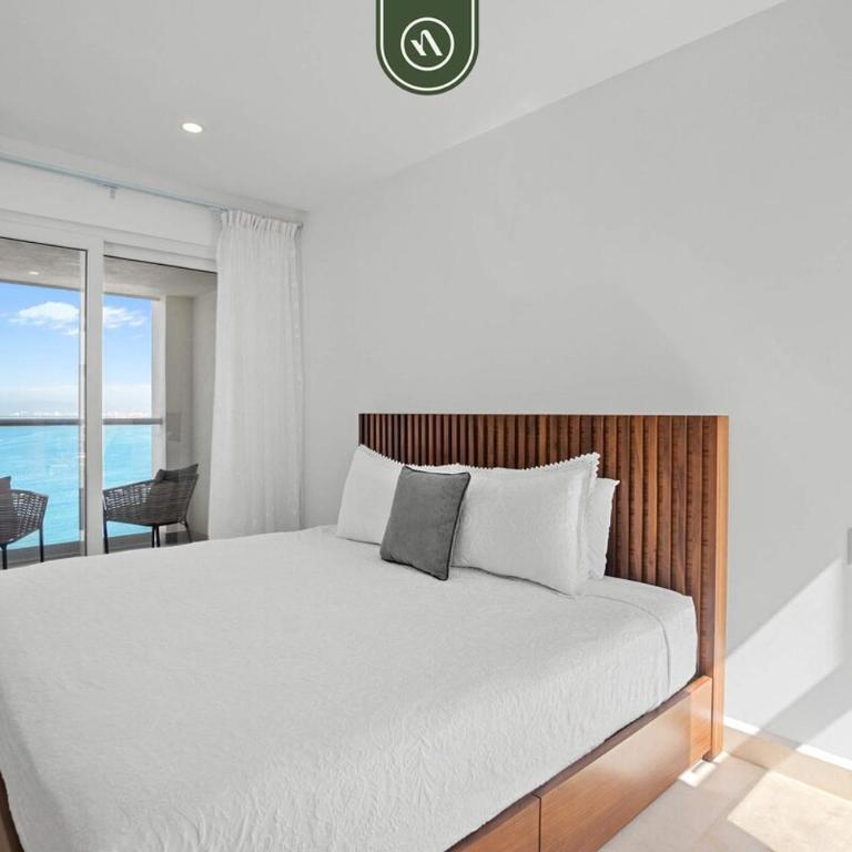 Beachfront | Ocean Views, Rooftop Pool, Step-Free - Ferienhaus - 2
