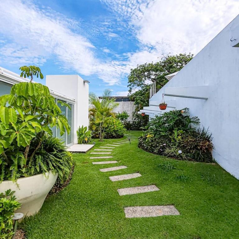 Unique Designer Gem with Private Pool, Elevator, Views - Casa - 22
