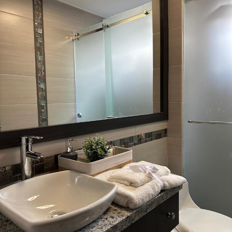 Quicentro Guest home By Carlos David - Two-Bedroom Apartment - 16