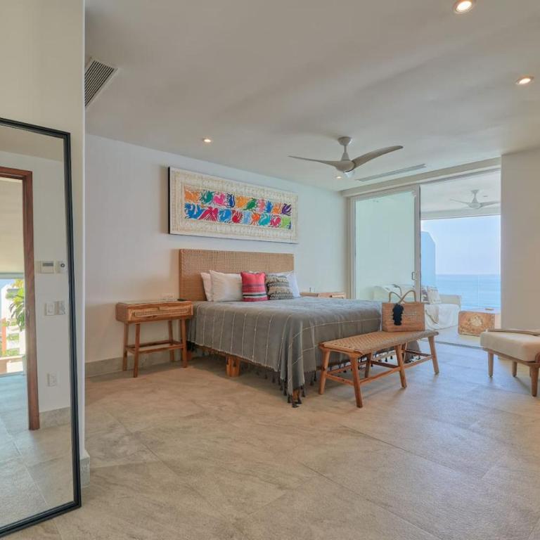 Sunset Getaway with Oceanfront Terrace and Resort Perks - Apartment - 6