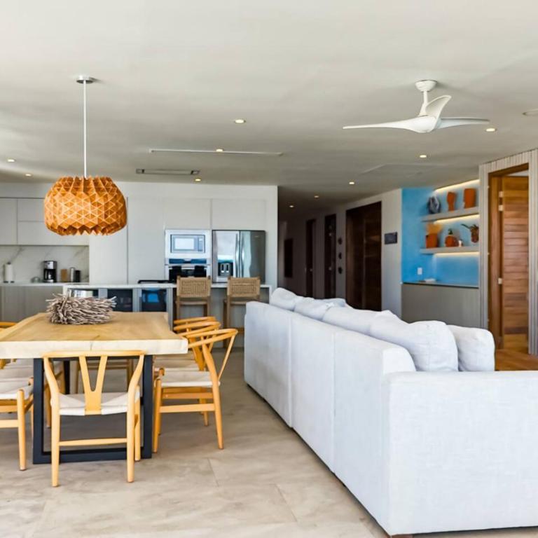 Sunset Getaway with Oceanfront Terrace and Resort Perks - Apartment - 8
