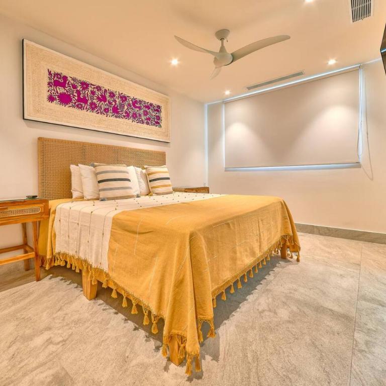 Sunset Getaway with Oceanfront Terrace and Resort Perks - Apartment - 15