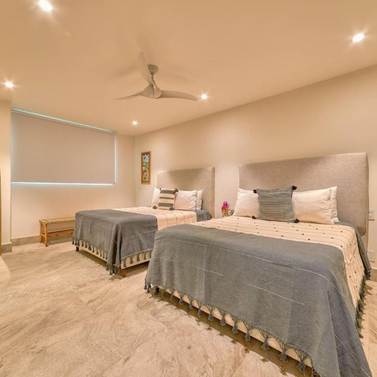 Sunset Getaway with Oceanfront Terrace and Resort Perks - Apartment - 19