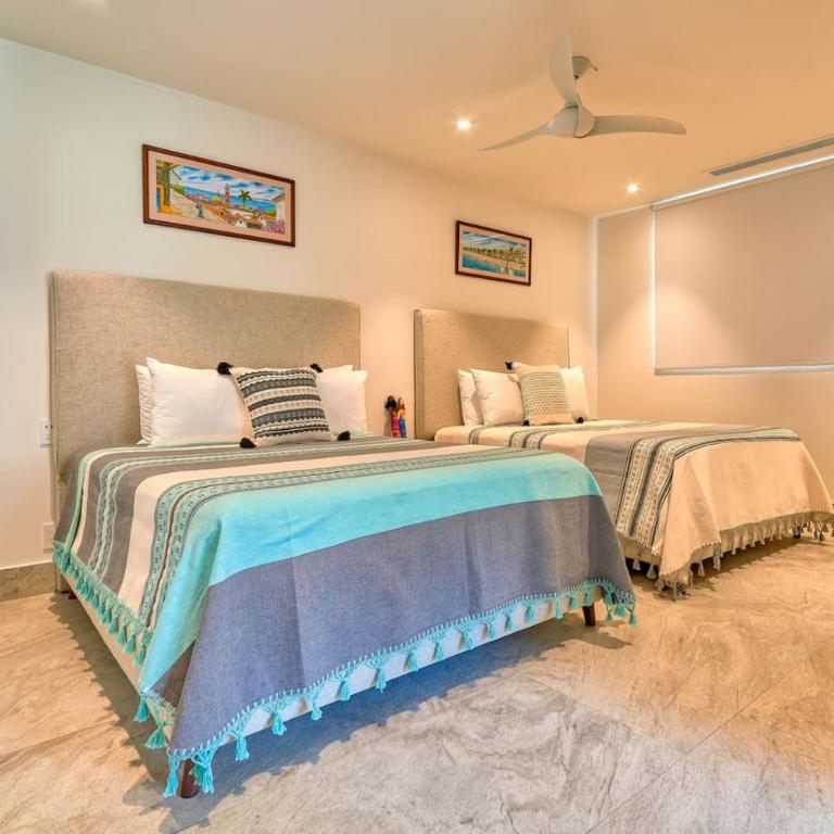 Sunset Getaway with Oceanfront Terrace and Resort Perks - Apartment - 21
