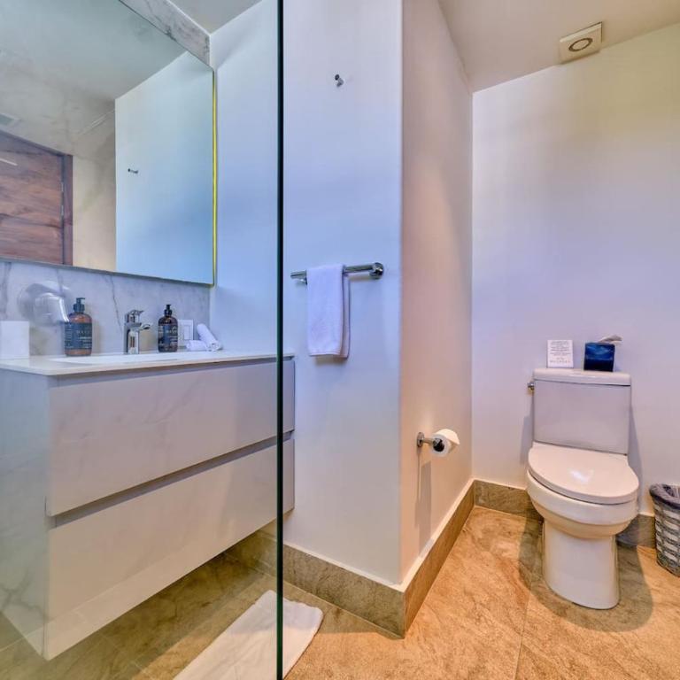 Sunset Getaway with Oceanfront Terrace and Resort Perks - Apartment - 24