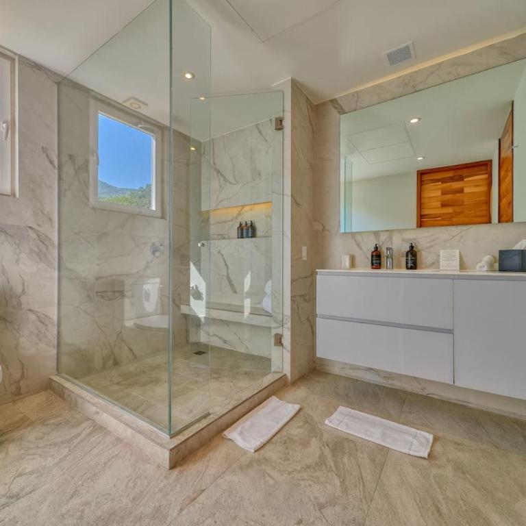 Sunset Getaway with Oceanfront Terrace and Resort Perks - Apartment - 25