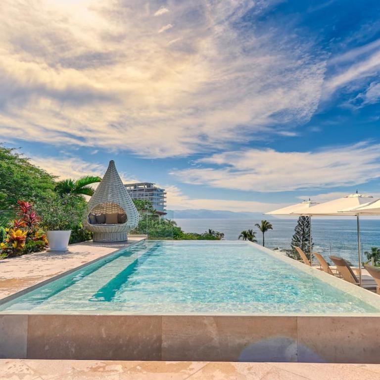 Sunset Getaway with Oceanfront Terrace and Resort Perks - Apartment - 26