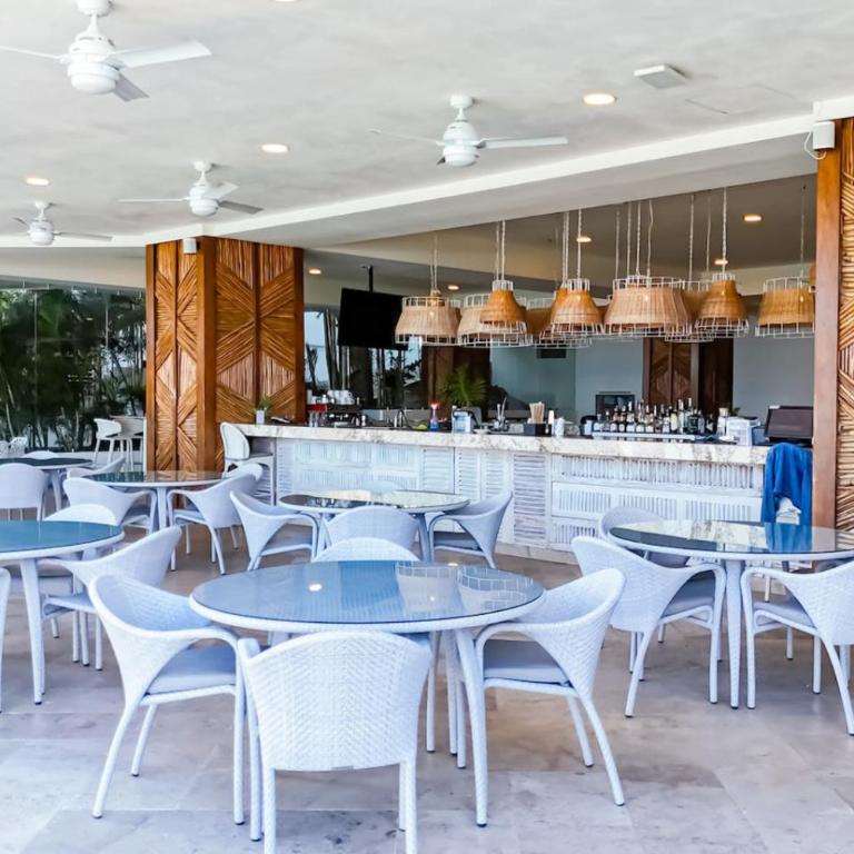 Sunset Getaway with Oceanfront Terrace and Resort Perks - Apartment - 36