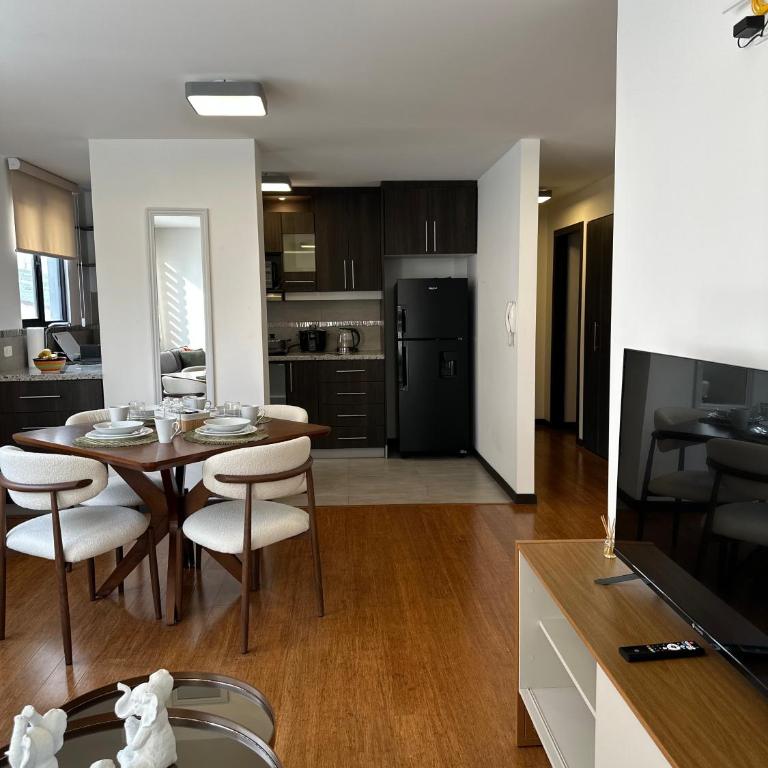 Quicentro Guest home By Carlos David - Two-Bedroom Apartment - 25