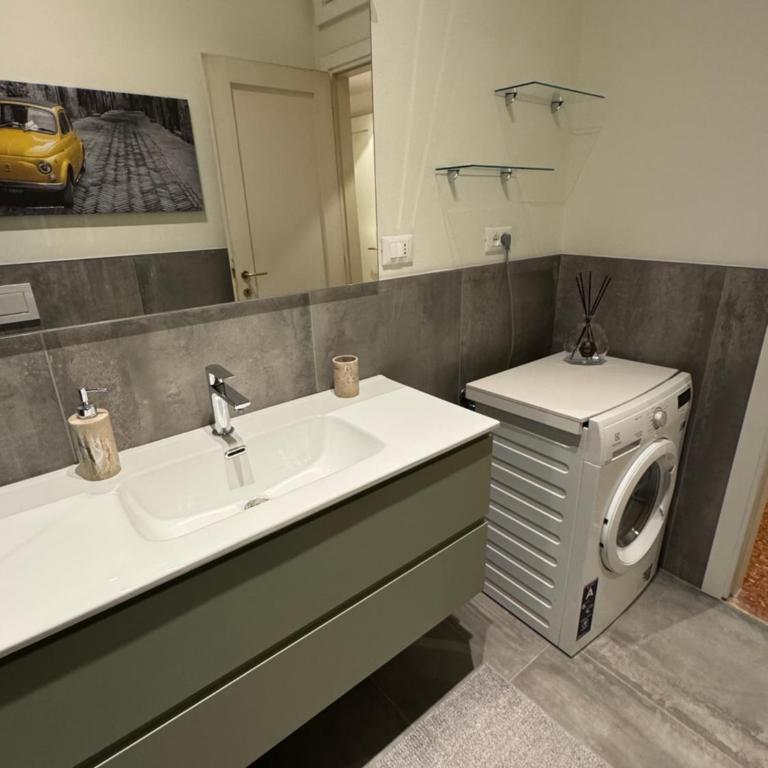 Bright Apartment with Attic - Appartamento con 2 Camere da Letto - 8