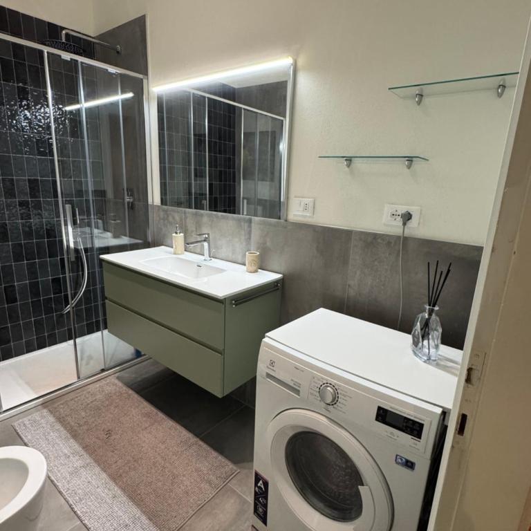 Bright Apartment with Attic - Appartamento con 2 Camere da Letto - 27