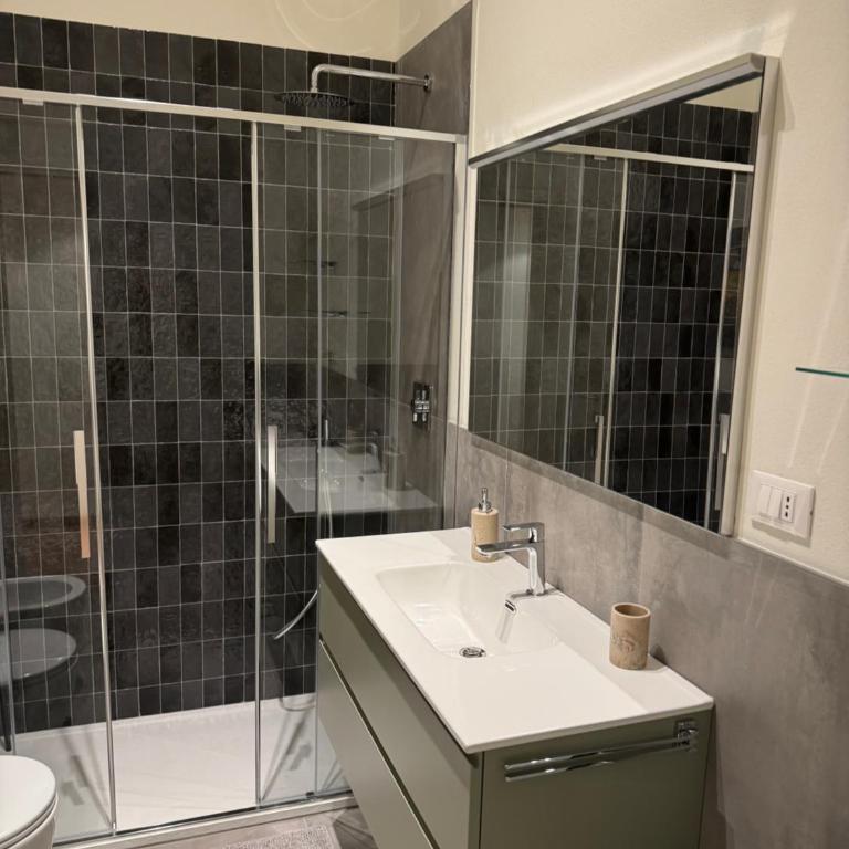 Bright Apartment with Attic - Appartamento con 2 Camere da Letto - 26