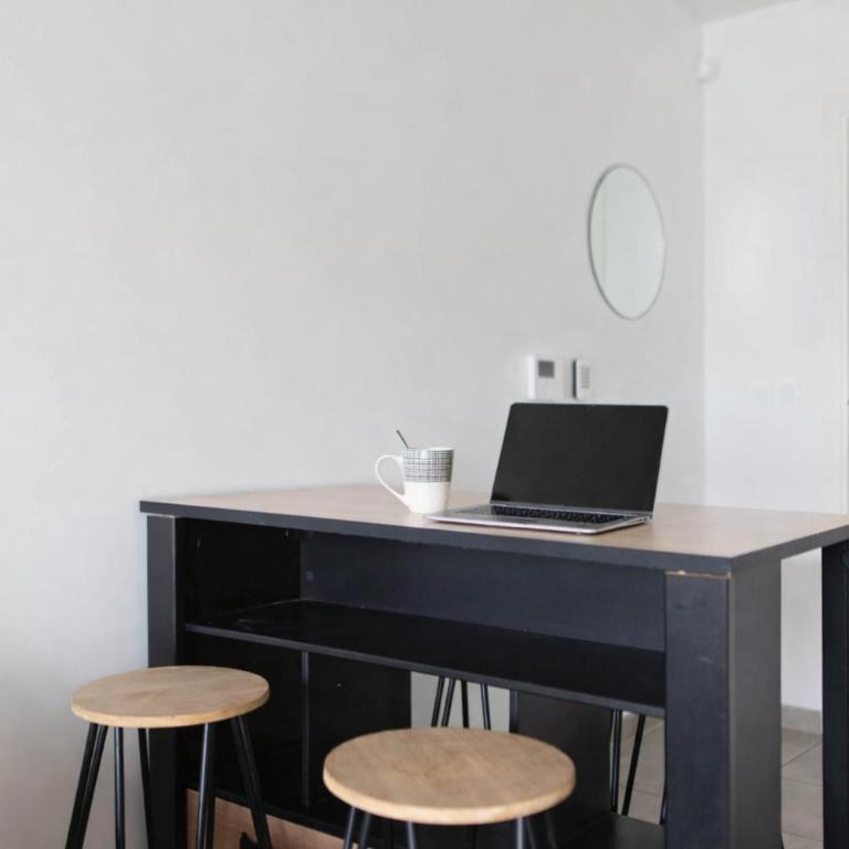 T2 Havre paix Toulouse avec terrasse - Parking privé - 5 min Métro patte d'oie - Clinique pasteur - One-Bedroom Apartment with Terrace - 12