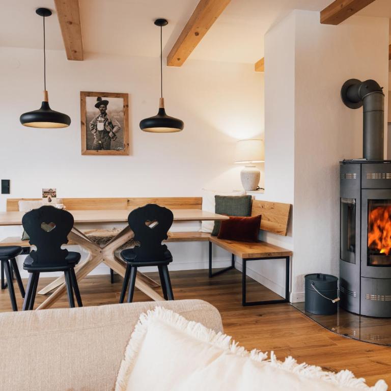 Die Watzmannsuite - Familienfreundliche Ferienwohnung in historischer Villa mit Kamin, Infrarotsauna, Balkon, Garten, nur 10 Gehminuten ins Zentrum von Berchtesgaden - Apartment mit 2 Schlafzimmern - 62