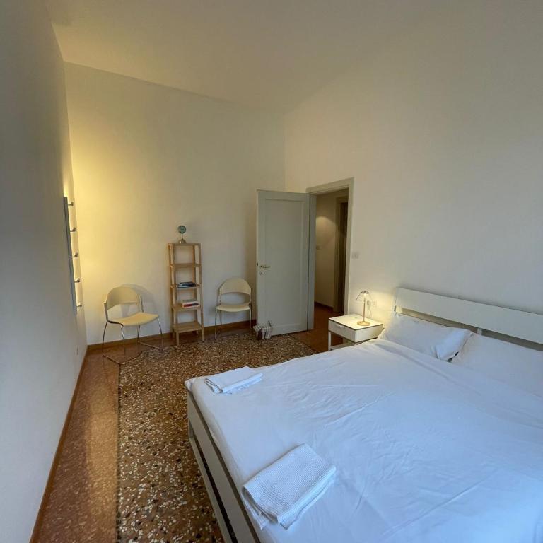 Bright Apartment with Attic - Appartamento con 2 Camere da Letto - 14