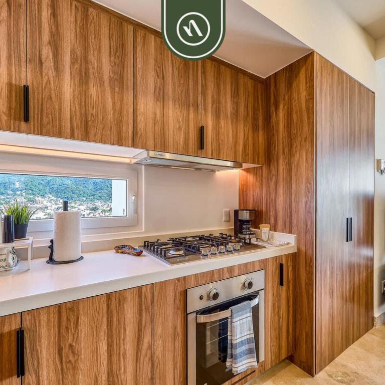 New Oceanview Condo with Beach - Pools - Gym - Vacation Home - 24