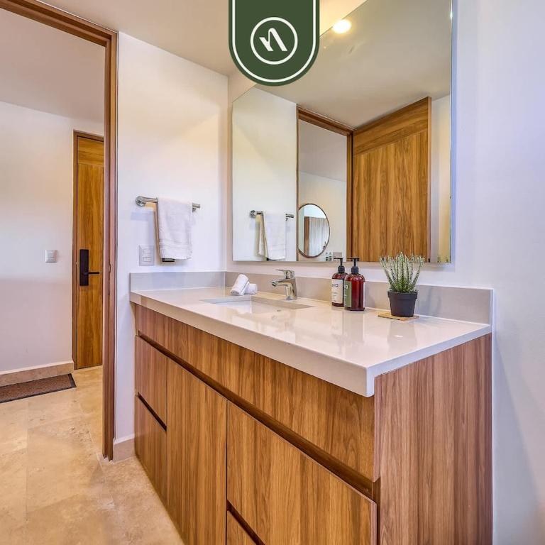 New Oceanview Condo with Beach - Pools - Gym - Vacation Home - 25