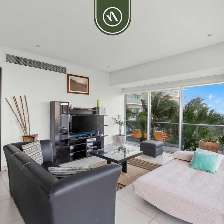 Beachfront 1 BR Condo with Multiple Pools - Gym - Casa - 16