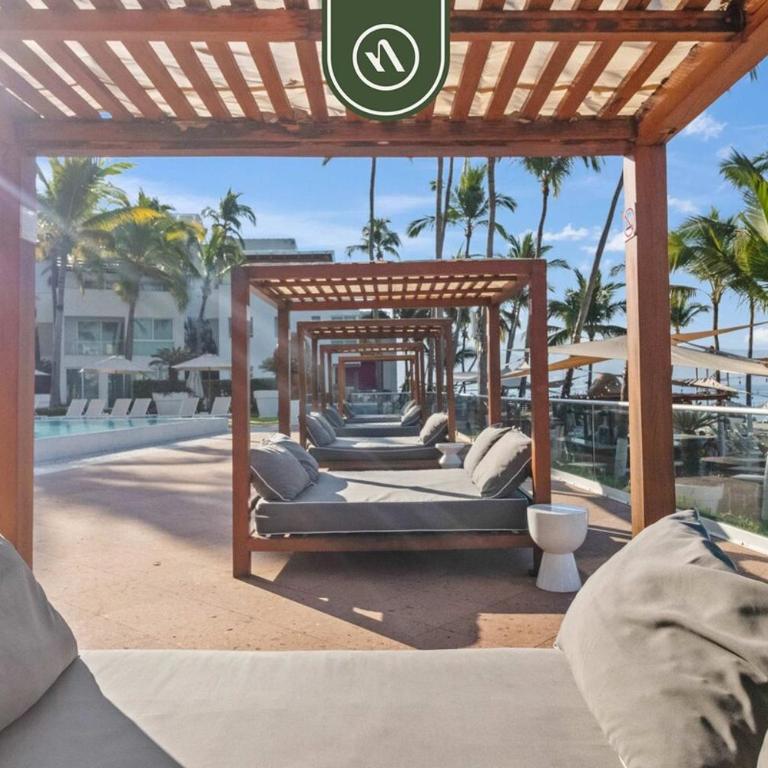 Beachfront 1 BR Condo with Multiple Pools - Gym - Casa - 40