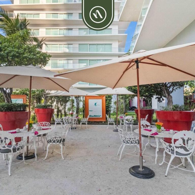 Beachfront 1 BR Condo with Multiple Pools - Gym - Casa - 53