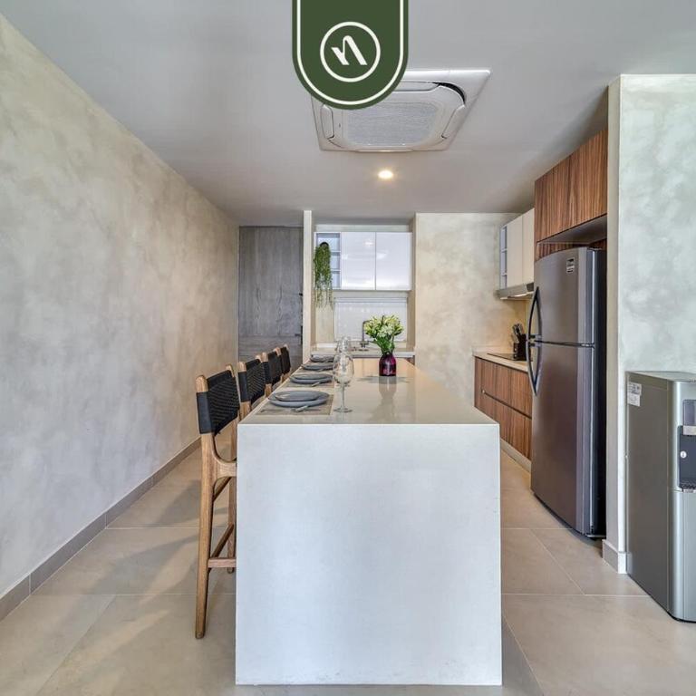 Luxury 2 BR Condo Near Beaches - Pools - Gym - Casa - 17