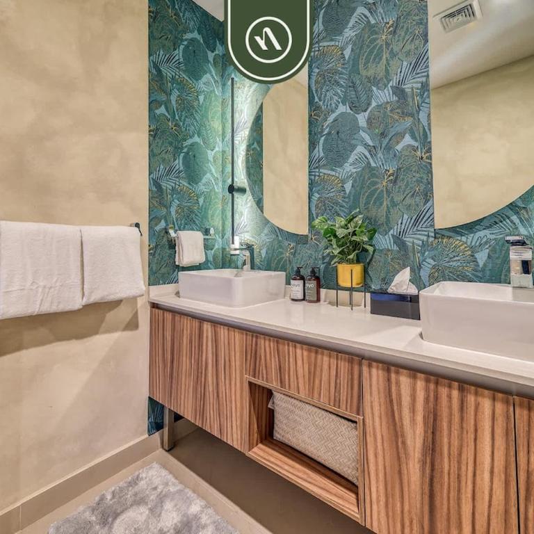 Luxury 2 BR Condo Near Beaches - Pools - Gym - Casa - 24