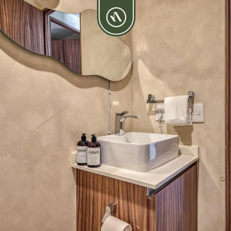 Luxury 2 BR Condo Near Beaches - Pools - Gym - Casa - 26