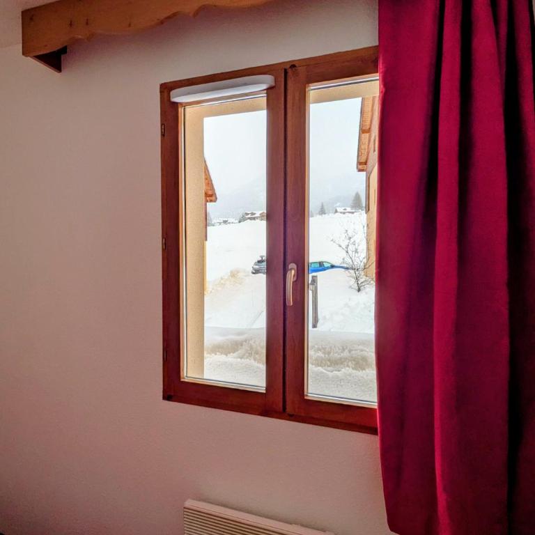 Appartement 4 pièces pour 6-8 personnes, 2 chambres, 1 cabine, 2 canapés-lit double dans le salon, au pied des pistes et piscine l'été, wifi fibre - Appartement - Vue sur Piscine - 14