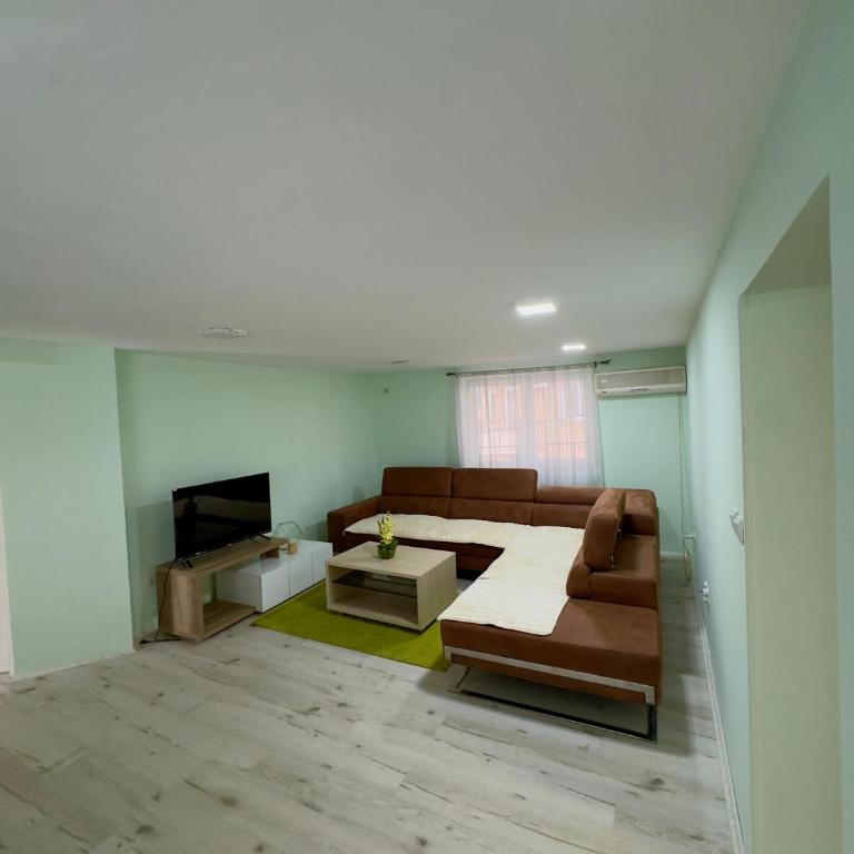 Apartman Car - One-Bedroom Apartment - 4