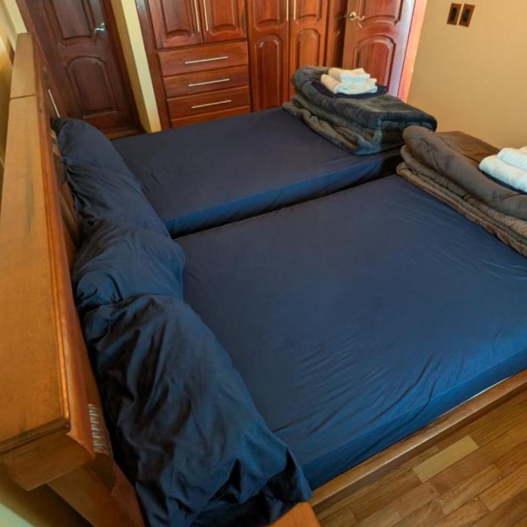 Luxury House - Jacuzzi - BBQ - 15 min to Airport - Six-Bedroom House - 2
