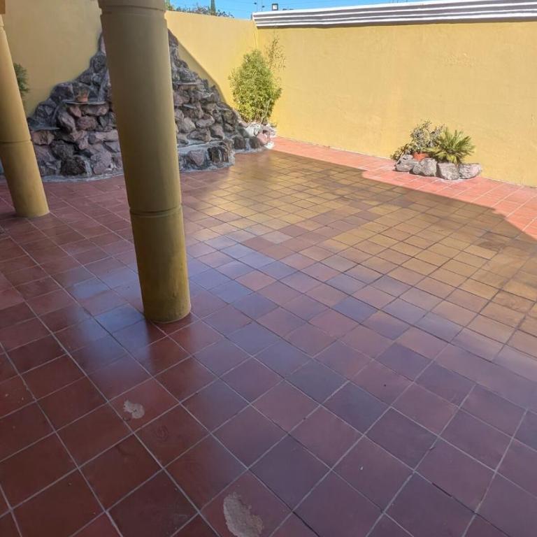 Luxury House - Jacuzzi - BBQ - 15 min to Airport - Six-Bedroom House - 9