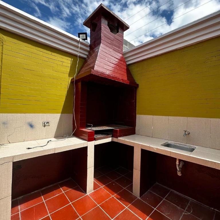 Luxury House - Jacuzzi - BBQ - 15 min to Airport - Six-Bedroom House - 27