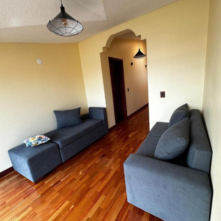 Luxury House - Jacuzzi - BBQ - 15 min to Airport - Six-Bedroom House - 28