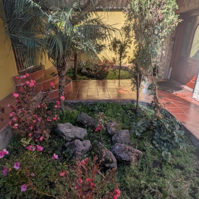 Luxury House - Jacuzzi - BBQ - 15 min to Airport - Six-Bedroom House - 35
