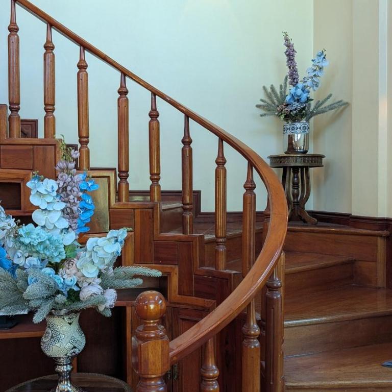 Luxury House - Jacuzzi - BBQ - 15 min to Airport - Six-Bedroom House - 40