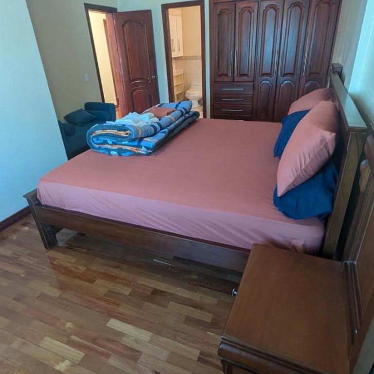 Luxury House - Jacuzzi - BBQ - 15 min to Airport - Six-Bedroom House - 46