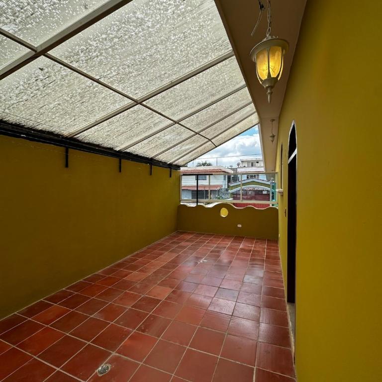 Luxury House - Jacuzzi - BBQ - 15 min to Airport - Six-Bedroom House - 49