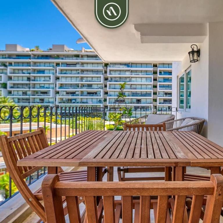 3BR Condo with Private Balcony - Pool - Marina - Vacation Home - 3