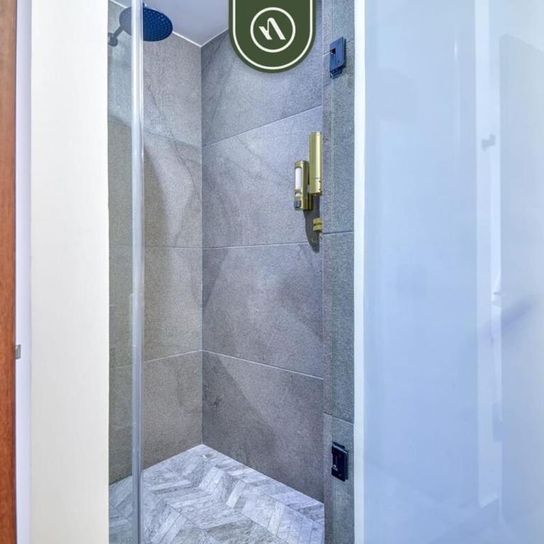 New Studio - King Bed - Pool - Jacuzzi - Gym - Vacation Home - 30