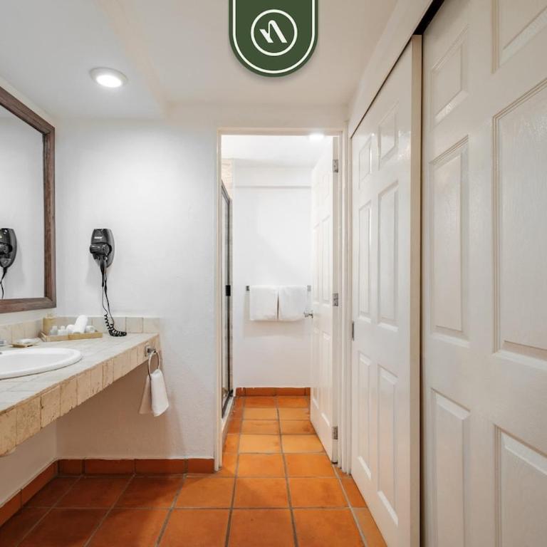 One Beach Street 306 B· Amazing 1 BR Condo - Vacation Home - 24