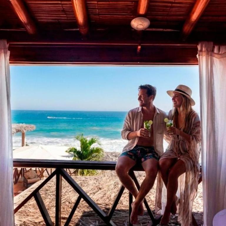 Casa de Playa Bungalows & Restaurant - Deluxe Double Room with Sea View - 1