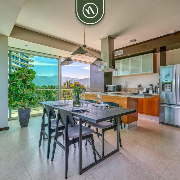 Luxury Oceanfront 2BR Condo with Private Balcony - Casa - 7
