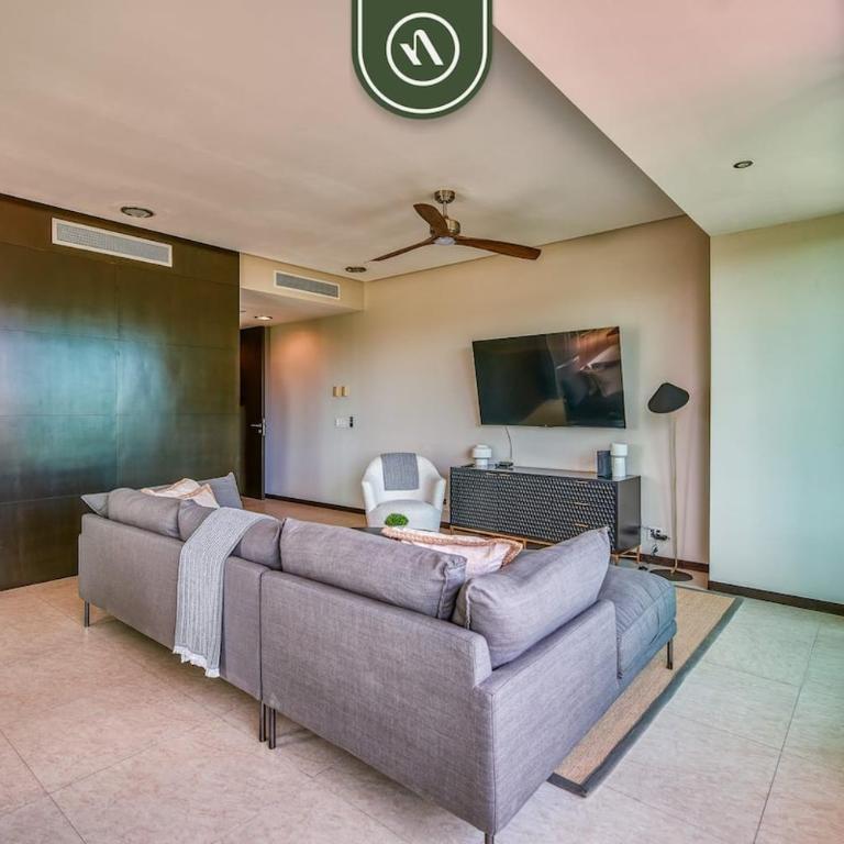Luxury Oceanfront 2BR Condo with Private Balcony - Casa - 10