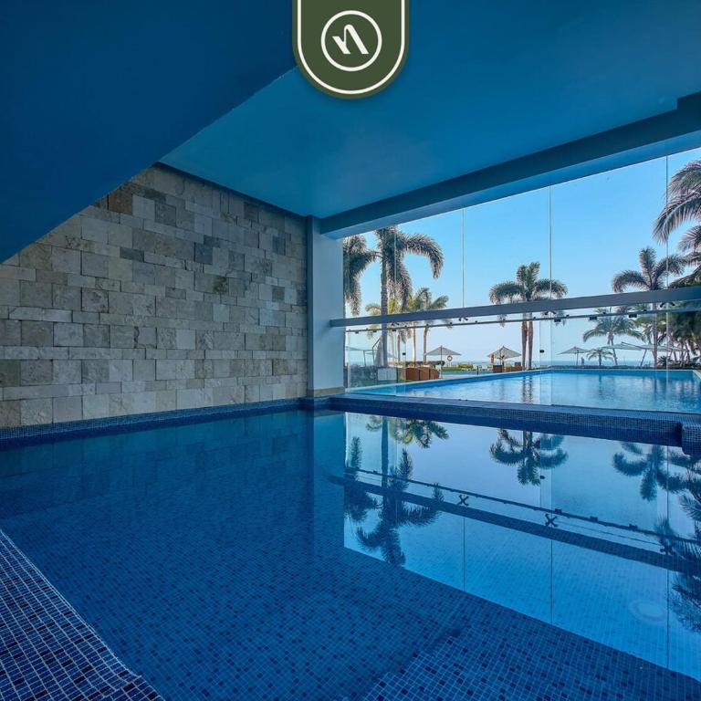 Luxury Oceanfront 2BR Condo with Private Balcony - Casa - 32