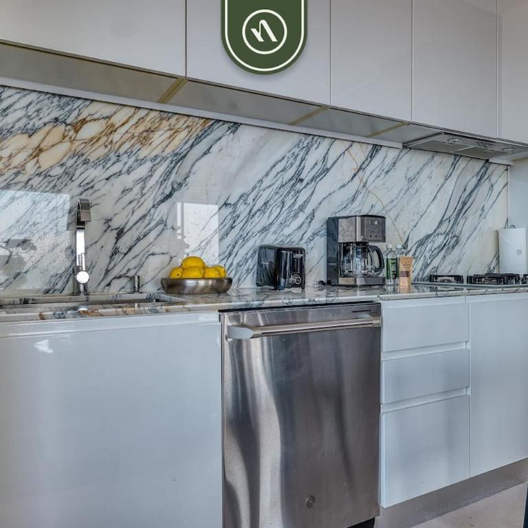 Luxury Corner Unit with Breataking Ocean Views - Casa - 26