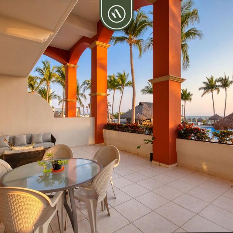 Mexican Styled 2 BR Condo - Beachfront - Pool - Casa - 12